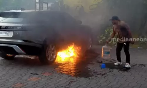 കോഴിക്കോട്ട് കത്തിനശിച്ചത് ഒരു കോടിയിലധികം വിലയുള്ള പുത്തൻ ലാന്റ്‌റോവർ