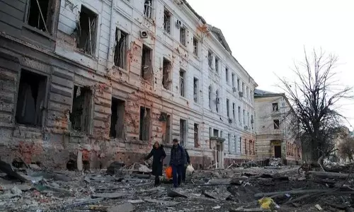 യുക്രൈനിലെ റഷ്യൻ അധിനിവേശം; ആശുപത്രിയടക്കം നിരവധി കെട്ടിടങ്ങൾക്കു നേരെ ഷെല്ലാക്രമണം തുടരുന്നു