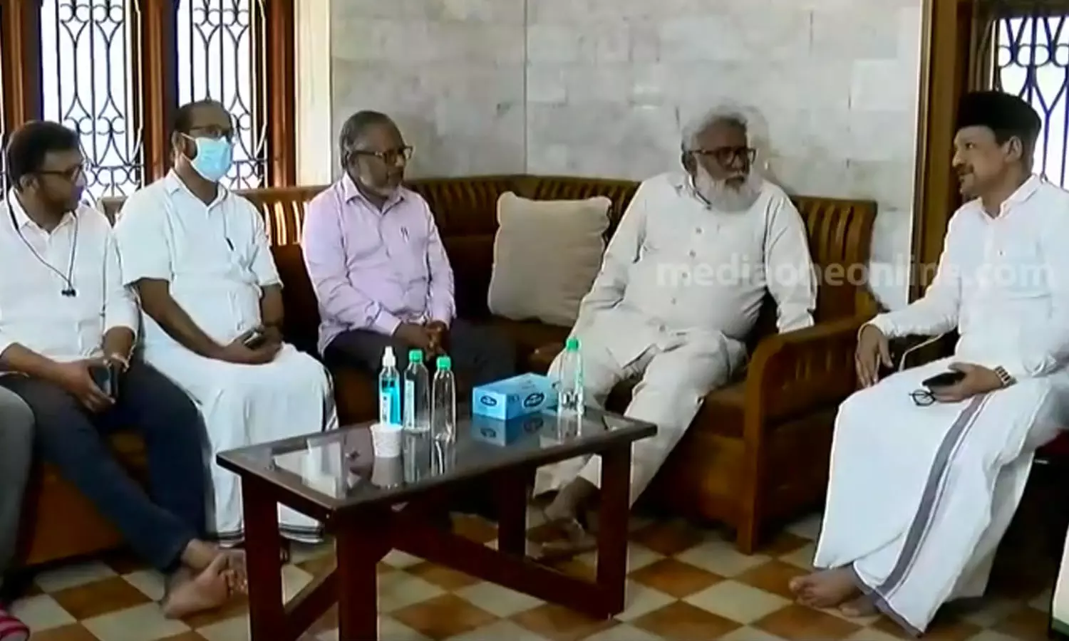 ജമാഅത്തെ ഇസ്‌ലാമി സെക്രട്ടറി ജനറൽ ടി ആരിഫലി ഹൈദരലി ശിഹാബ് തങ്ങളുടെ വസതി സന്ദർശിച്ചു