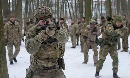യുദ്ധത്തിൽ റഷ്യ ജയിക്കുന്നുമില്ല, യുക്രൈൻ തോൽക്കുന്നുമില്ല: യുദ്ധത്തെയും സമാധാന ചർച്ചകളെക്കുറിച്ചും വിദഗ്ധർ പറയുന്നതിങ്ങനെ
