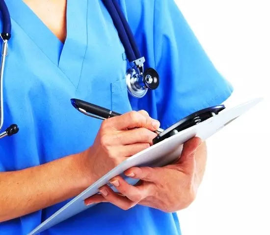 യോഗ്യതക്കുറവും ചികിത്സാ പിഴവും; സൗദിയില് 35,000 ആരോഗ്യ പ്രവര്ത്തകര്ക്ക് വിലക്കേര്പ്പെടുത്തി യോഗ്യതക്കുറവും ചികിത്സാ പിഴവും; സൗദിയില് 35,000 ആരോഗ്യ പ്രവര്ത്തകര്ക്ക് വിലക്കേര്പ്പെടുത്തി