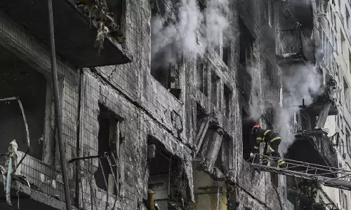 കിയവിലുണ്ടായ മിസൈലാക്രമണത്തിലും ഷെല്ലാക്രമണത്തിലും രണ്ടു പേർ കൊല്ലപ്പെട്ടതായി റിപ്പോർട്ട്