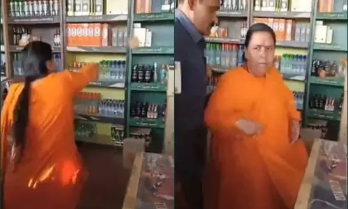 ഭോപ്പാലില് മദ്യശാല എറിഞ്ഞു തകര്ത്ത് ഉമാഭാരതി; ഒരാഴ്ച്ചക്കുള്ളില് അടച്ചു പൂട്ടണമെന്ന് താക്കീത് ഭോപ്പാലില് മദ്യശാല എറിഞ്ഞു തകര്ത്ത് ഉമാഭാരതി; ഒരാഴ്ച്ചക്കുള്ളില് അടച്ചു പൂട്ടണമെന്ന് താക്കീത്