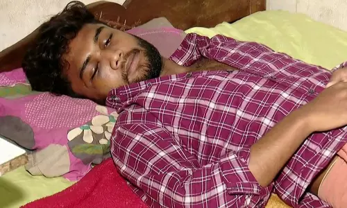 സീനിയര് വിദ്യാര്ഥികളെ ബഹുമാനിച്ചില്ല, ബൂട്ടിട്ട് കണ്ണിന് ചവിട്ടി, എട്ടോളം സ്റ്റിച്ചുകള്; റാഗിങ് പരാതിയുമായി വിദ്യാര്ഥി സീനിയര് വിദ്യാര്ഥികളെ ബഹുമാനിച്ചില്ല, ബൂട്ടിട്ട് കണ്ണിന് ചവിട്ടി, എട്ടോളം സ്റ്റിച്ചുകള്; റാഗിങ് പരാതിയുമായി വിദ്യാര്ഥി