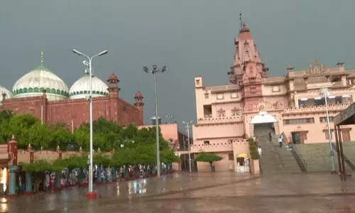 മഥുര പള്ളി പൊളിച്ച് ശ്രീകൃഷ്ണ ക്ഷേത്രം പണിയണം; ഹരജി വീണ്ടും പരിഗണിക്കാൻ കോടതി മഥുര പള്ളി പൊളിച്ച് ശ്രീകൃഷ്ണ ക്ഷേത്രം പണിയണം; ഹരജി വീണ്ടും പരിഗണിക്കാൻ കോടതി