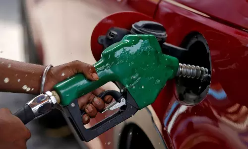 പെട്രോൾ-ഡീസൽ തീവില അടങ്ങുമോ? വൻ വിലക്കുറവിൽ എണ്ണ തരാമെന്ന് റഷ്യ; ഓഫർ സ്വീകരിക്കാന്‍ കേന്ദ്രം