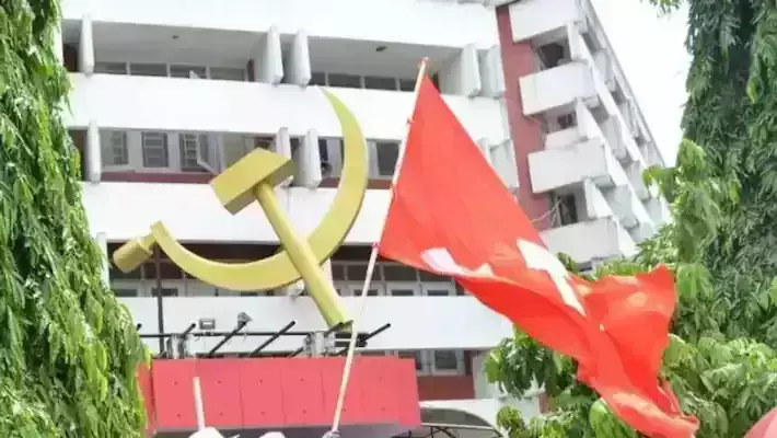 ചാവേറുകളെ ഉപയോഗിച്ച് നടത്തിയ മിന്നലാക്രമണം; എ.കെ.ജി സെന്ററിനെ ലക്ഷ്യമിടുന്നത് മൂന്നാം തവണ; പ്രതികരണവുമായി സി.പി.എം