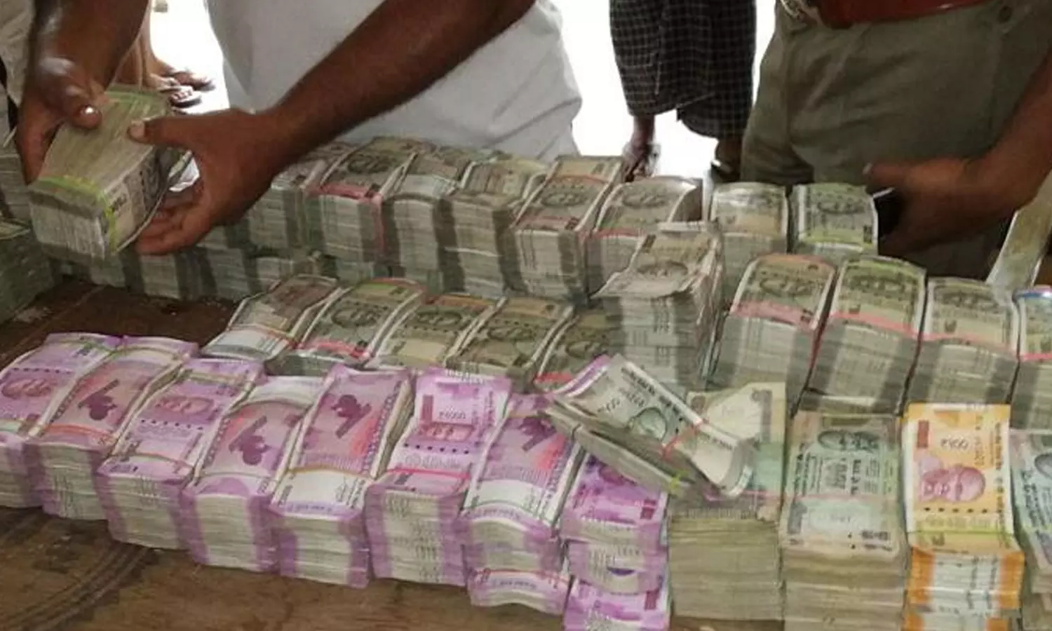 മലപ്പുറത്ത് വൻ കുഴൽപണ വേട്ട; പിടിച്ചെടുത്തത് 4 കോടിയിലേറെ രൂപ