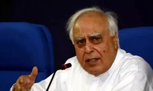 നേതൃത്വത്തിൽ നിന്ന് മാറി മറ്റുള്ളവർക്ക് അവസരം കൊടുക്കണം: ഗാന്ധി കുടുംബത്തിനെതിരെ ആഞ്ഞടിച്ച് കപിൽ സിബൽ