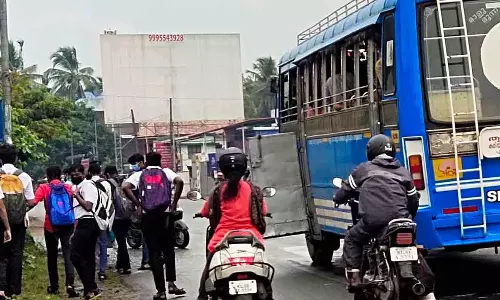 ചാർജ് ഉടന്‍ വർധിപ്പിക്കണം; സ്വകാര്യ ബസുടമകൾ ഗതാഗത മന്ത്രിക്ക് പണിമുടക്ക് നോട്ടീസ് നൽകി