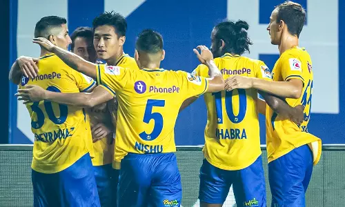 ജംഷഡ്പൂരിനെ തകർത്ത് കൊമ്പൻമാർ ഫൈനലിൽ