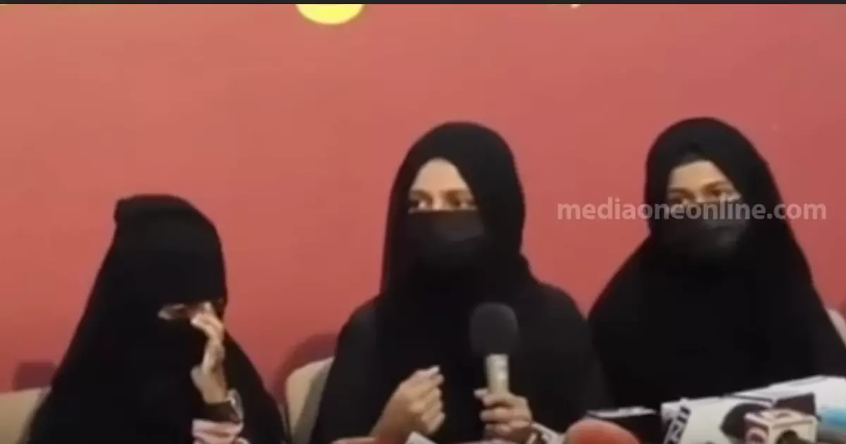 വിദ്യാഭ്യാസമാണോ യൂണിഫോമാണോ വലുത്; മതമാണോ വിദ്യാഭ്യാസമാണോ വലുതെന്ന ചോദ്യക്കാരോട് ഹിജാബ് വിവാദത്തിലെ പരാതിക്കാരി