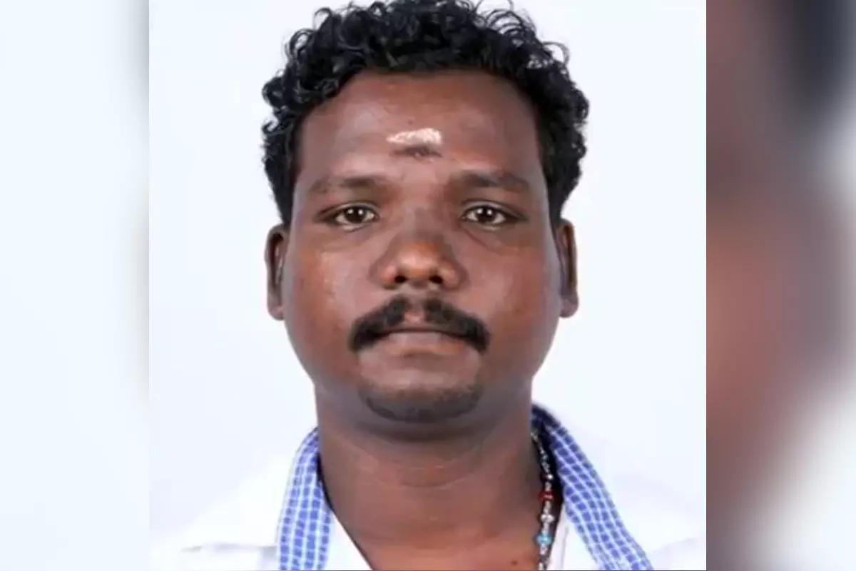 ദീപു വധം; പ്രതികളുടെ ജാമ്യാപേക്ഷ പരിഗണിക്കുന്ന കോടതി മാറ്റാൻ അനുമതി ദീപു വധം; പ്രതികളുടെ ജാമ്യാപേക്ഷ പരിഗണിക്കുന്ന കോടതി മാറ്റാൻ അനുമതി