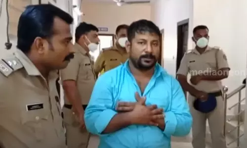 പെൺകുട്ടികളെ ശല്യം ചെയ്യാൻ ശ്രമിച്ചെന്ന പരാതി അന്വേഷിക്കാനെത്തിയ പൊലീസിന് നേരെ ആക്രമണം