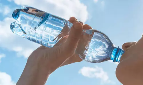 വെള്ളം കുടിച്ചാൽ പോരാ.. കുപ്പിയുടെ കാര്യത്തിലും വേണം ജാഗ്രത;  കുപ്പിവെള്ളം ഉപയോഗിക്കുമ്പോൾ ശ്രദ്ധിക്കേണ്ട കാര്യങ്ങൾ