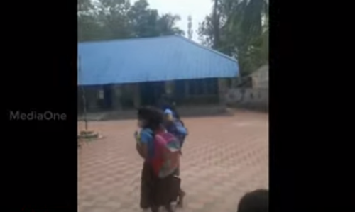 തൊഴിലുറപ്പ് യോഗം നടത്താൻ സ്കൂള്‍ കുട്ടികളെ കഞ്ഞിപ്പുരയിൽ ഇരുത്തി