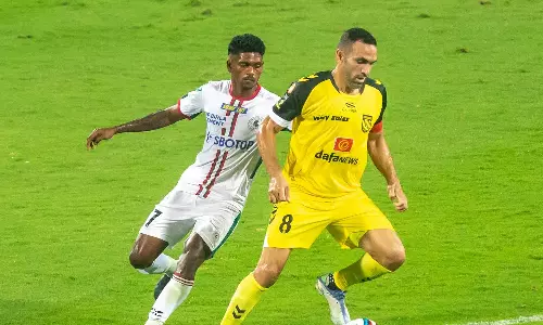 ഫൈനലിൽ ആരാകും ബ്ലാസ്റ്റേഴ്‌സിന്റെ എതിരാളി: മൂന്നടിച്ച് മുന്നിൽ ഹൈദരാബാദ്‌