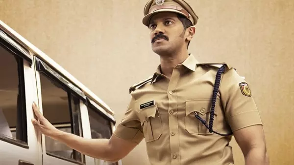 പ്രേക്ഷകര്‍ക്ക് ദുല്‍ഖറിന്‍റെ സര്‍പ്രൈസ് സമ്മാനം; ഒരു ദിവസം നേരത്തെ സല്യൂട്ടിന്‍റെ റിലീസ്