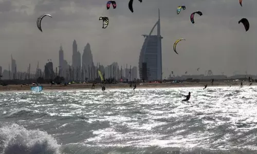 യു.എ.ഇ തീരത്ത് ശക്തമായ കാറ്റിന് സാധ്യതയുള്ളതായി മുന്നറിയിപ്പ് യു.എ.ഇ തീരത്ത് ശക്തമായ കാറ്റിന് സാധ്യതയുള്ളതായി മുന്നറിയിപ്പ്