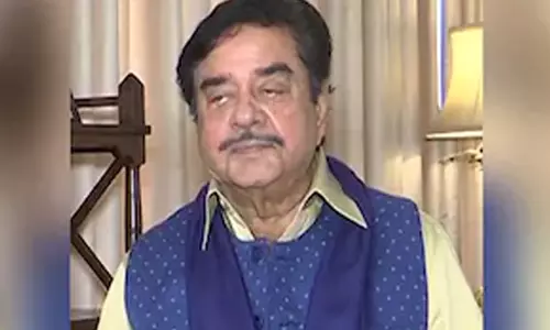 കോൺഗ്രസ് വിട്ട് തൃണമൂലിൽ ചേർന്ന ശത്രുഘ്നൻ സിൻഹ അസൻസോളിൽ മത്സരിക്കും കോൺഗ്രസ് വിട്ട് തൃണമൂലിൽ ചേർന്ന ശത്രുഘ്നൻ സിൻഹ അസൻസോളിൽ മത്സരിക്കും