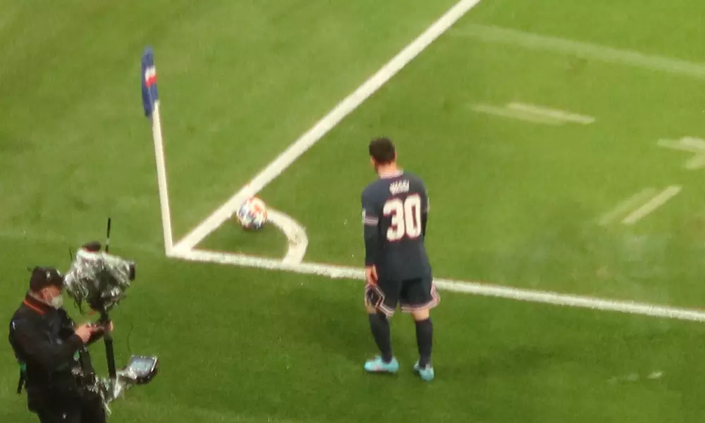 കൺമുന്നിൽ ലിയോ ! കൺമുന്നിൽ ലിയോ !