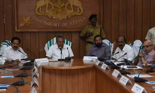 പാതയോരങ്ങളിലെ കൊടി തോരണം: സർക്കാർ സർവകക്ഷിയോഗം വിളിച്ചു