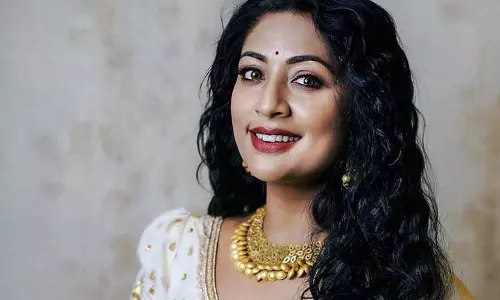 ഉരുളൻകിഴങ്ങ് തിന്നുന്നവർ എന്നായിരുന്നു ആദ്യത്തെ പേര്; ഒരുത്തീയുടെ വിശേഷങ്ങളുമായി നവ്യനായർ