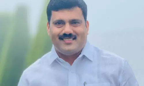 ഡൽഹിയിൽ പോയി കാര്യം നേടുന്നത് നിർത്താതെ ഈ പാർട്ടി രക്ഷപ്പെടില്ല; വിമർശനവുമായി റിജിൽ മാക്കുറ്റി ഡൽഹിയിൽ പോയി കാര്യം നേടുന്നത് നിർത്താതെ ഈ പാർട്ടി രക്ഷപ്പെടില്ല; വിമർശനവുമായി റിജിൽ മാക്കുറ്റി