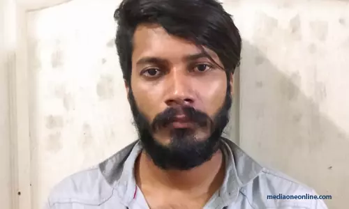 കോഴിക്കോട് യുവതിക്ക് നേരെ ആസിഡ് ആക്രമണം; യുവാവ് കസ്റ്റഡിയിൽ