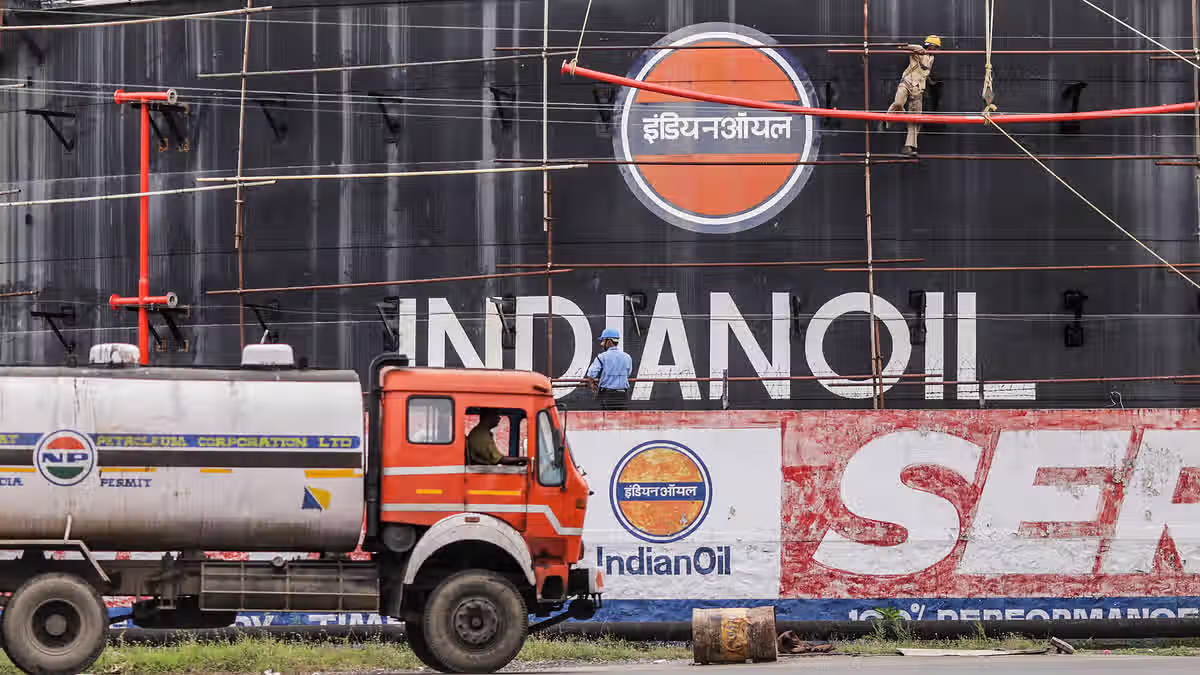 റഷ്യയിൽനിന്ന് എണ്ണയെത്തുന്നു; പെട്രോൾ-ഡീസൽ വില കുറയുമോ? കരാറിൽ ഒപ്പുവച്ച് ഐ.ഒ.സി