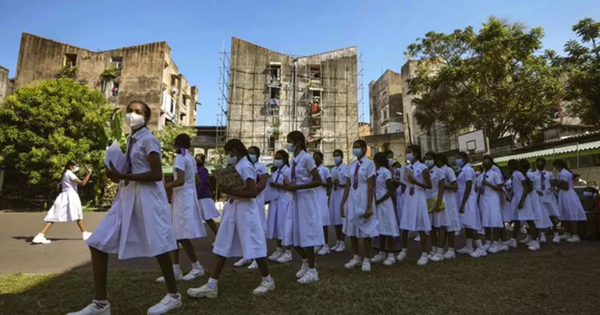 കടലാസും മഷിയുമില്ല; ശ്രീലങ്കയിലെ സ്കൂളുകളിൽ പരീക്ഷ മുടങ്ങി കടലാസും മഷിയുമില്ല; ശ്രീലങ്കയിലെ സ്കൂളുകളിൽ പരീക്ഷ മുടങ്ങി