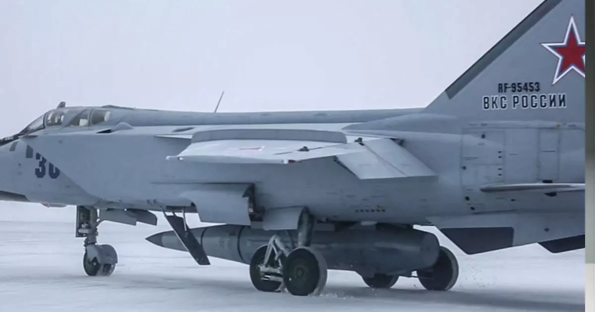 ആണവായുധം വഹിക്കാൻ ശേഷി, ശബ്ദത്തേക്കാൾ പത്തുമടങ്ങ് വേഗം; യുക്രൈനിൽ ഹൈപ്പർസോണിക് മിസൈൽ കിൻസൽ പ്രയോഗിച്ച് റഷ്യ ആണവായുധം വഹിക്കാൻ ശേഷി, ശബ്ദത്തേക്കാൾ പത്തുമടങ്ങ് വേഗം; യുക്രൈനിൽ ഹൈപ്പർസോണിക് മിസൈൽ കിൻസൽ പ്രയോഗിച്ച് റഷ്യ