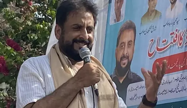 ബി.ജെ.പിയുടെ ബി ടീമല്ല ഞങ്ങൾ; കോൺഗ്രസുമായും എൻ.സി.പിയുമായും സഖ്യത്തിനു തയാർ- എ.ഐ.എം.ഐ.എം എം.പി ഇംതിയാസ് ജലീൽ ബി.ജെ.പിയുടെ ബി ടീമല്ല ഞങ്ങൾ; കോൺഗ്രസുമായും എൻ.സി.പിയുമായും സഖ്യത്തിനു തയാർ- എ.ഐ.എം.ഐ.എം എം.പി ഇംതിയാസ് ജലീൽ