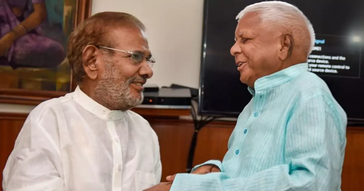 വേര്പിരിഞ്ഞത് 25 വര്ഷം മുന്പ്; ശരദ് യാദവിന്റെ എല്ജെഡി ഇന്ന് ലാലുവിന്റെ ആര്ജെഡിയില് ലയിക്കും വേര്പിരിഞ്ഞത് 25 വര്ഷം മുന്പ്; ശരദ് യാദവിന്റെ എല്ജെഡി ഇന്ന് ലാലുവിന്റെ ആര്ജെഡിയില് ലയിക്കും