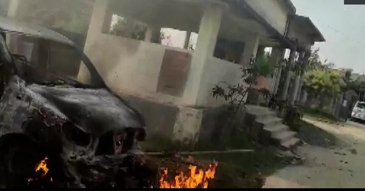 കസ്റ്റഡിയിലെടുത്തയാള്‍ തേനീച്ചയുടെ കുത്തേറ്റ് മരിച്ചെന്ന് പൊലീസ്; പിന്നാലെ സംഘര്‍ഷം, പൊലീസുകാരന്‍ കൊല്ലപ്പെട്ടു