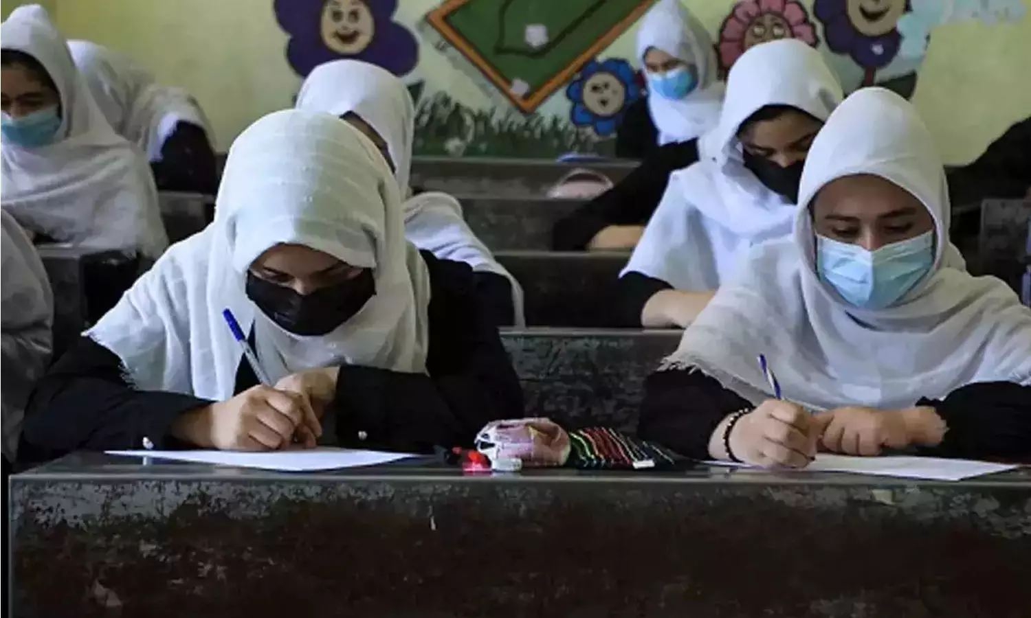 പെൺകുട്ടികൾക്ക് ഹൈസ്‌കൂൾ തുറക്കാനൊരുങ്ങി താലിബാൻ