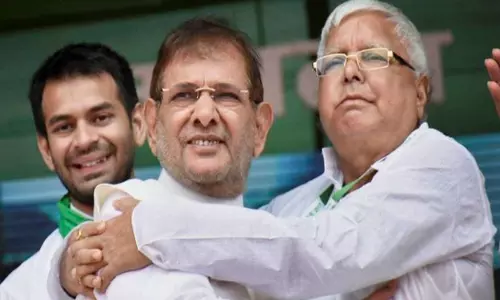 പ്രതിപക്ഷ ഐക്യത്തിലേക്കുള്ള ആദ്യ ചുവട്: ശരദ് യാദവിന്‍റെ എല്‍.ജെ.ഡി ലാലുവിന്‍റെ ആര്‍.ജെ.ഡിയില്‍ ലയിച്ചു