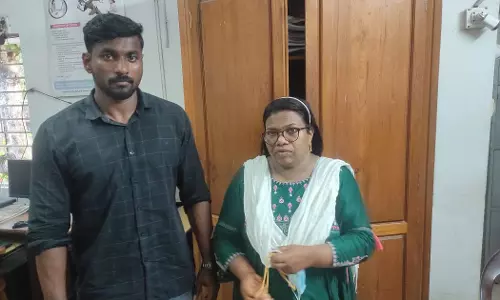 പ്രായപൂർത്തിയാകാത്ത പെൺകുട്ടികളെ ഉപേക്ഷിച്ചു പോയി; അമ്മയും കാമുകനും അറസ്റ്റിൽ