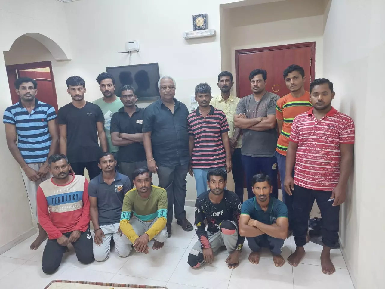 സലാലയില് കുടുങ്ങിയ ഗുജറാത്ത് സ്വദേശികള് ഇന്ന് നാട്ടിലേക്ക് മടങ്ങും സലാലയില് കുടുങ്ങിയ ഗുജറാത്ത് സ്വദേശികള് ഇന്ന് നാട്ടിലേക്ക് മടങ്ങും