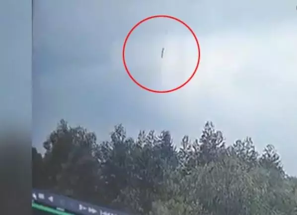 നടുക്കുന്ന ദൃശ്യങ്ങൾ! നിയന്ത്രണം വിട്ട് മലയിലേക്ക് കുത്തിവീണ് ചൈനീസ് വിമാനം; 132 പേരും മരിച്ചതായി റിപ്പോർട്ട്- വിഡിയോ നടുക്കുന്ന ദൃശ്യങ്ങൾ! നിയന്ത്രണം വിട്ട് മലയിലേക്ക് കുത്തിവീണ് ചൈനീസ് വിമാനം; 132 പേരും മരിച്ചതായി റിപ്പോർട്ട്- വിഡിയോ