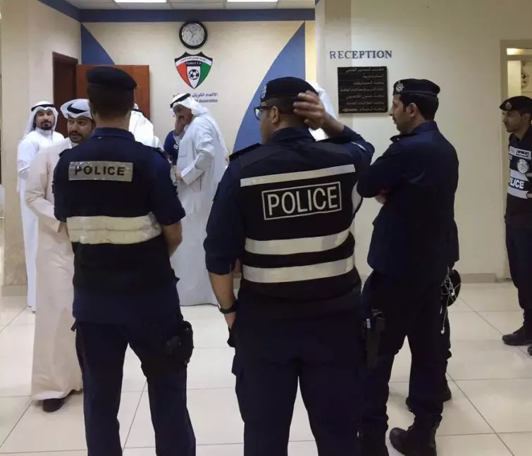 കുവൈത്തിൽ പൊലീസുകാരെ കയ്യേറ്റം ചെയ്‌താൽ അഞ്ച് വർഷം തടവും 5000 ദീനാർ പിഴയും ശിക്ഷ