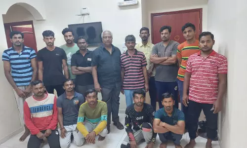 സലാലയില് കുടുങ്ങിയ ഗുജറാത്ത് സ്വദേശികള് ഇന്ന് നാട്ടിലേക്ക് മടങ്ങും സലാലയില് കുടുങ്ങിയ ഗുജറാത്ത് സ്വദേശികള് ഇന്ന് നാട്ടിലേക്ക് മടങ്ങും