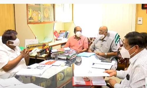 സംസ്ഥാനത്തെ ഓട്ടോ-ടാക്സി നിരക്ക് വർധന; ജസ്റ്റിസ് രാമചന്ദ്രൻ കമ്മിറ്റി നിർദേശങ്ങൾ സമർപ്പിച്ചു സംസ്ഥാനത്തെ ഓട്ടോ-ടാക്സി നിരക്ക് വർധന; ജസ്റ്റിസ് രാമചന്ദ്രൻ കമ്മിറ്റി നിർദേശങ്ങൾ സമർപ്പിച്ചു