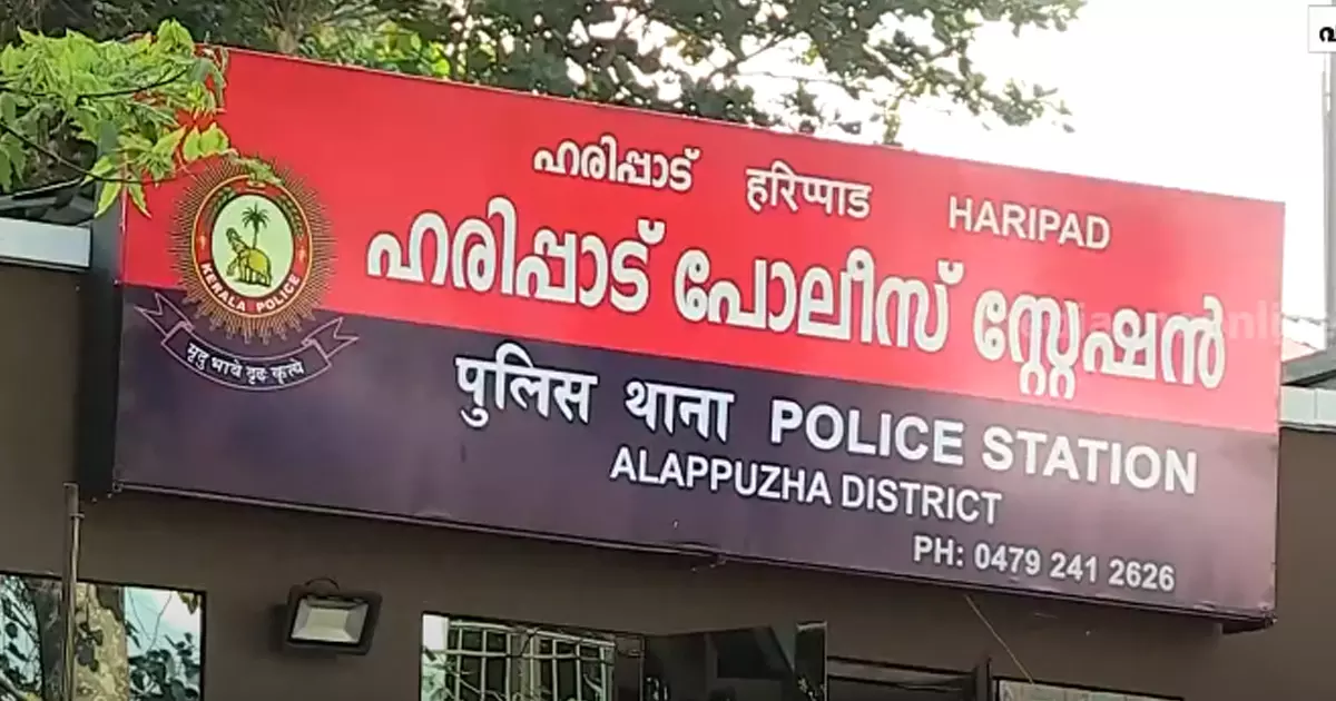 ഹരിപ്പാട് ഡിവൈഎഫ്ഐ നേതാവ് ഉള്പ്പെട്ട സംഘം മര്ദിച്ച യുവാവ് ഗുരുതരാവസ്ഥയില് ഹരിപ്പാട് ഡിവൈഎഫ്ഐ നേതാവ് ഉള്പ്പെട്ട സംഘം മര്ദിച്ച യുവാവ് ഗുരുതരാവസ്ഥയില്