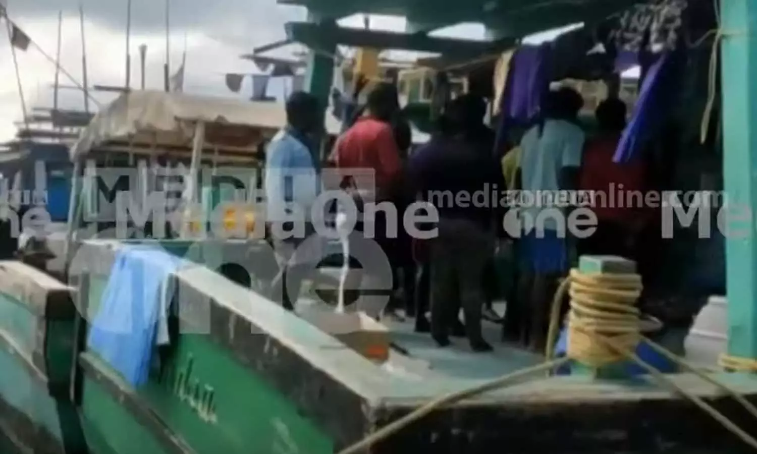 സീഷെൽസിൽ തടവിലായിരുന്ന മലയാളികൾ ഉൾപ്പെട്ട 56 മത്സ്യത്തൊഴിലാളികളെ വിട്ടയച്ചു സീഷെൽസിൽ തടവിലായിരുന്ന മലയാളികൾ ഉൾപ്പെട്ട 56 മത്സ്യത്തൊഴിലാളികളെ വിട്ടയച്ചു