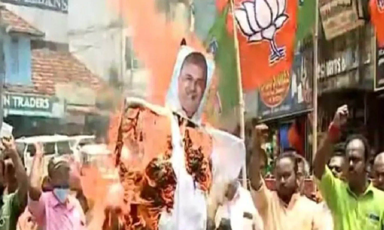 സമരക്കാർക്കെതിരെ തീവ്രവാദ ആരോപണം: മന്ത്രി സജി ചെറിയാനെതിരെ പ്രതിഷേധവുമായി ബിജെപി സമരക്കാർക്കെതിരെ തീവ്രവാദ ആരോപണം: മന്ത്രി സജി ചെറിയാനെതിരെ പ്രതിഷേധവുമായി ബിജെപി