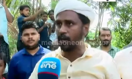 കെ-റെയിലിനെതിരെയുള്ള പ്രതിഷേധം തീവ്രവാദമാണെങ്കിൽ ഏറ്റെടുക്കാൻ ഞങ്ങൾ തയ്യാറാണ്: തിരുന്നാവായയിലെ സമരക്കാർ കെ-റെയിലിനെതിരെയുള്ള പ്രതിഷേധം തീവ്രവാദമാണെങ്കിൽ ഏറ്റെടുക്കാൻ ഞങ്ങൾ തയ്യാറാണ്: തിരുന്നാവായയിലെ സമരക്കാർ