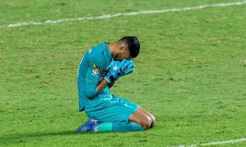 ക്ഷമിക്കൂ എന്ന് ഗില്; കാത്തിരിക്കാന് തയ്യാറാണെന്ന് ആരാധകരുടെ മറുപടി ക്ഷമിക്കൂ എന്ന് ഗില്; കാത്തിരിക്കാന് തയ്യാറാണെന്ന് ആരാധകരുടെ മറുപടി