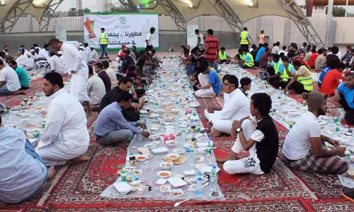 അംഗീകാരമുള്ള സ്ഥാപനങ്ങളിൽ നിന്ന് മാത്രം ഭക്ഷണം സ്വീകരിക്കാം; ഇഫ്താറിന് പ്രത്യേക വ്യവസ്ഥകളുമായി സൗദി അംഗീകാരമുള്ള സ്ഥാപനങ്ങളിൽ നിന്ന് മാത്രം ഭക്ഷണം സ്വീകരിക്കാം; ഇഫ്താറിന് പ്രത്യേക വ്യവസ്ഥകളുമായി സൗദി