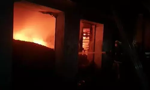 ഹൈദരാബാദില് ആക്രി ഗോഡൗണില് തീപ്പിടിത്തം; 11 അതിഥി തൊഴിലാളികള് വെന്തുമരിച്ചു ഹൈദരാബാദില് ആക്രി ഗോഡൗണില് തീപ്പിടിത്തം; 11 അതിഥി തൊഴിലാളികള് വെന്തുമരിച്ചു